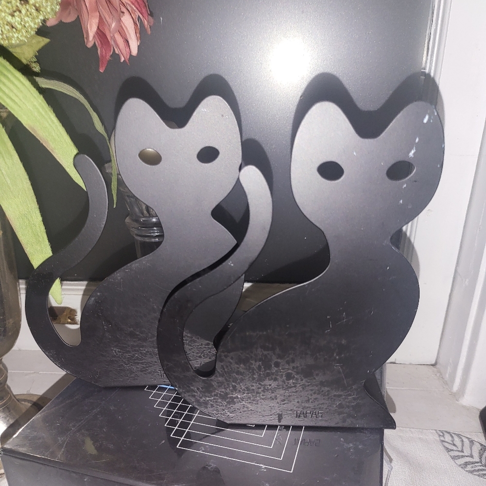 Black cat bookends